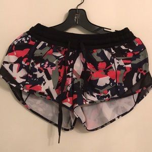 Lululemon Hotty Hot Shorts 2.5